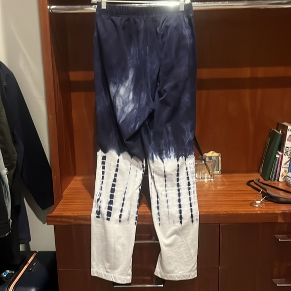 Designer and stylish tie-dyed cotton joggers - Picture 3 of 3